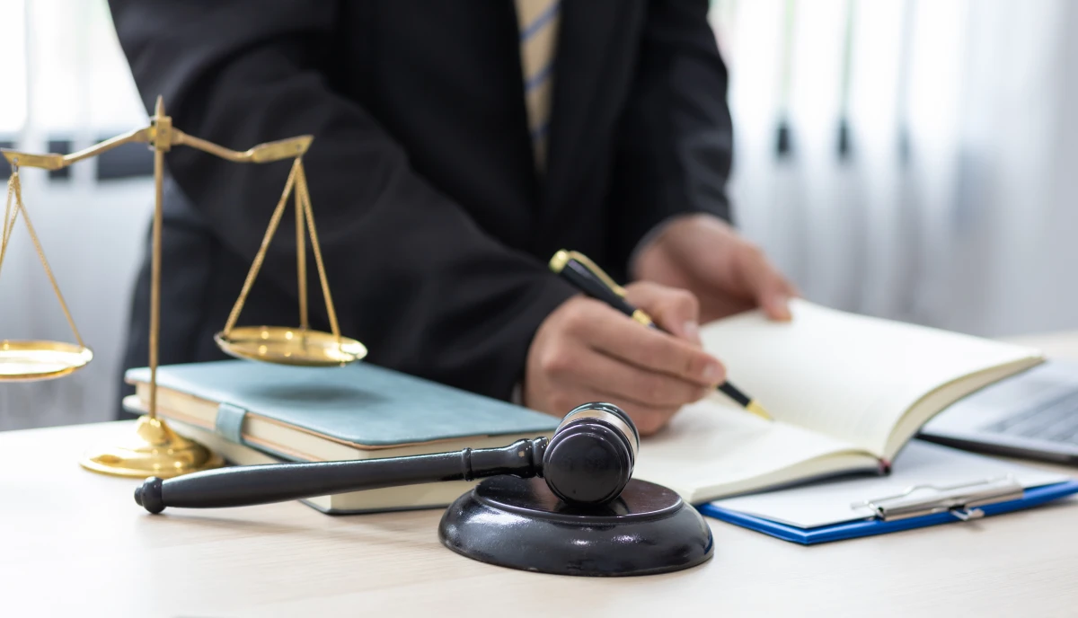Régler un litige locatif en France : les étapes clés pour résoudre les conflits entre propriétaires et locataires