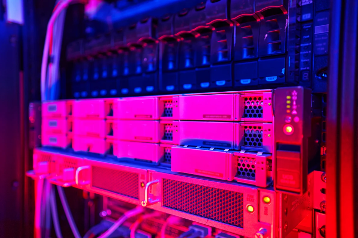 La responsabilité des plateformes numériques face aux contenus illicites : un enjeu majeur