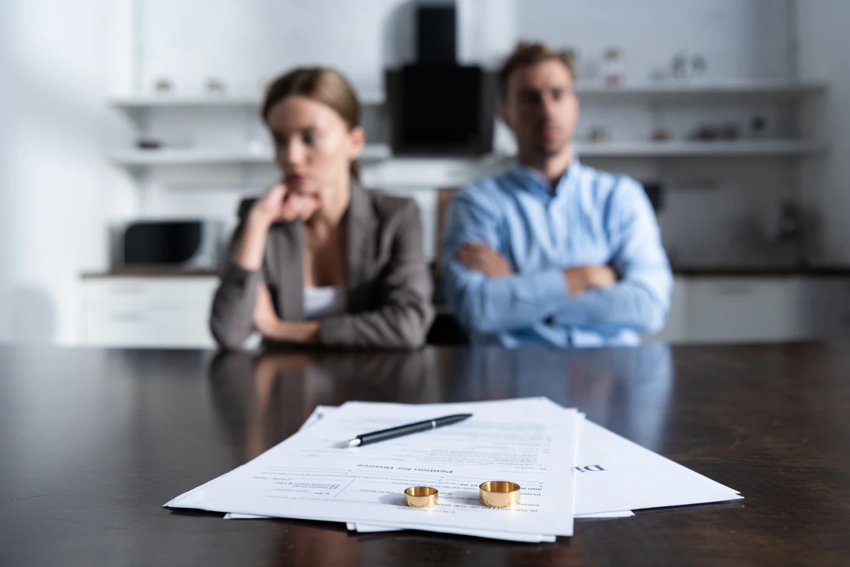 Divorce et partage des biens mobiliers : Guide complet pour une séparation équitable